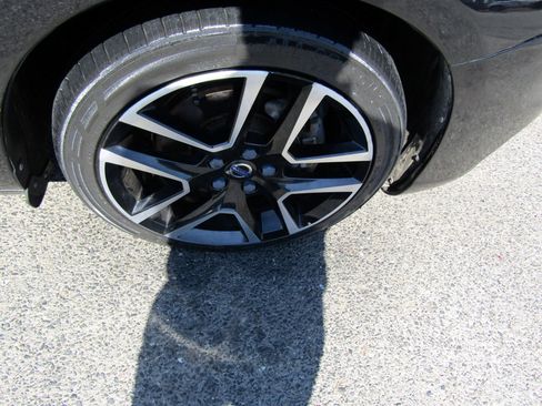 Used 2018 Volvo S60 T5 Dynamic AWD image 11