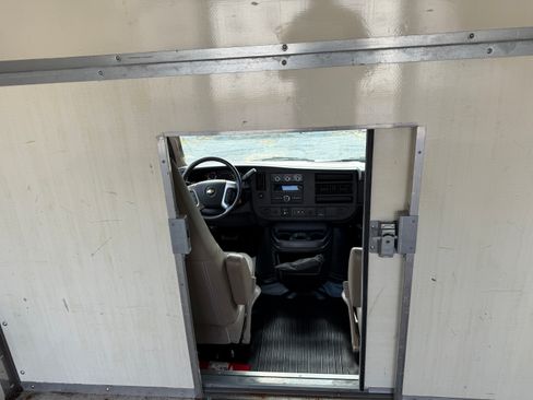 Used 2016 Chevrolet Express 3500 image 9