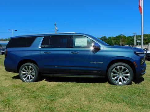 New 2026 Chevrolet Suburban Premier image 11