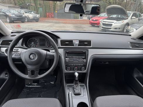 Used 2014 Volkswagen Passat 2.5 S image 19