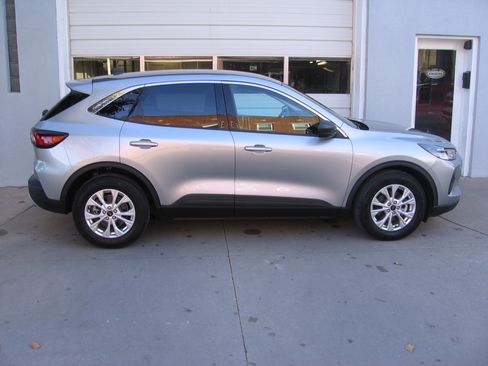 Used 2023 Ford Escape Active image 18