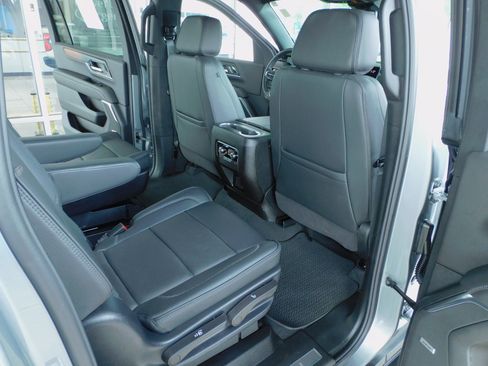 Used 2025 GMC Yukon XL 2WD Denali image 25