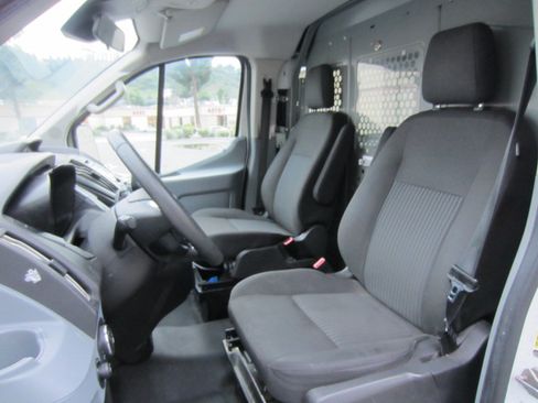 Used 2018 Ford Transit 150 XLT image 7