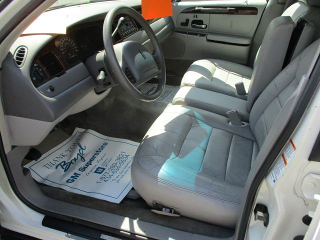 Used 2000 Lincoln Town Car Signature RWD image 12