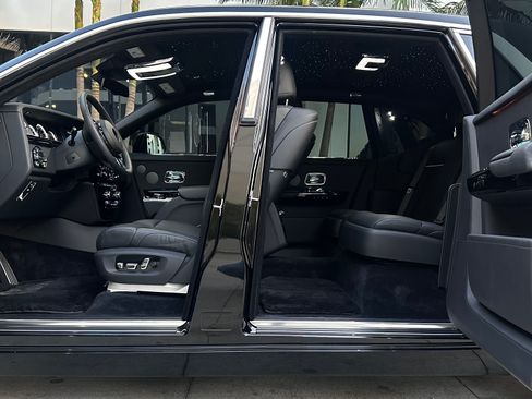 Used 2021 Rolls-Royce Phantom image 18