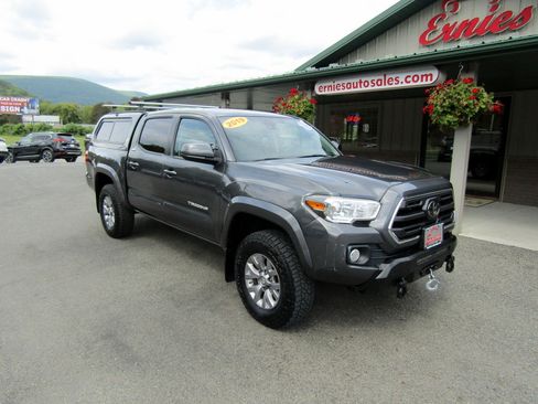 Used 2019 Toyota Tacoma 4x4 Double Cab image 2