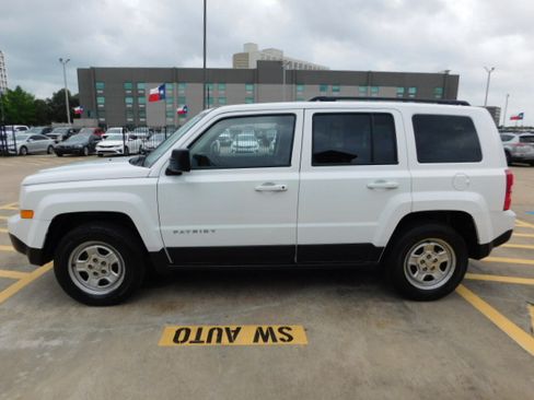 Used 2017 Jeep Patriot Sport image 5
