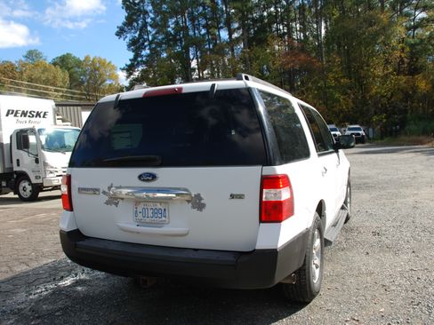 Used 2010 Ford Expedition XLT image 6