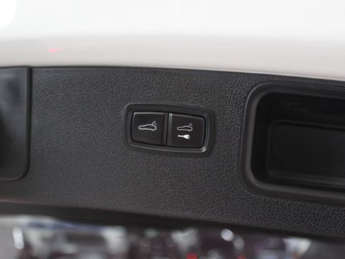 Used 2020 Porsche Macan S AWD/4WD image 34