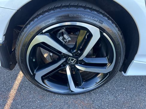 Used 2022 Honda Accord Hybrid Sport image 11