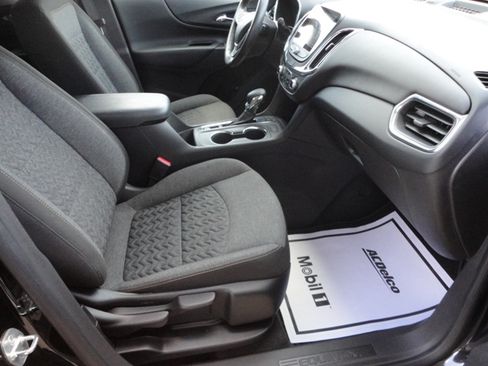 Used 2022 Chevrolet Equinox LT image 24