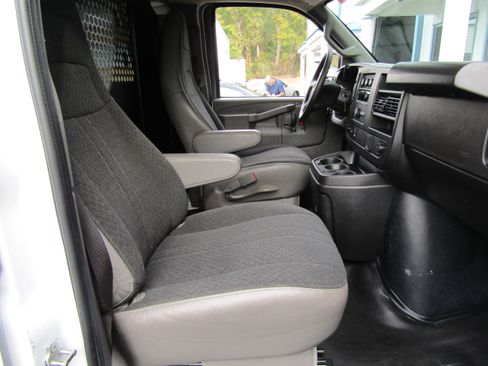 Used 2016 GMC Savana 2500 image 12