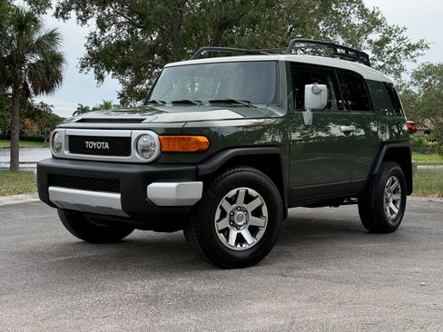 Used 2014 Toyota FJ Cruiser AWD/4WD image 1