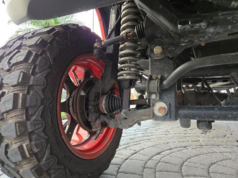 Used 2017 Toyota Tacoma TRD Sport image 37