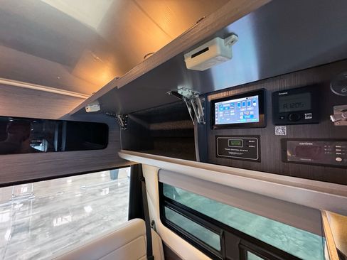 Used 2024 Mercedes-Benz Sprinter 2500 image 23