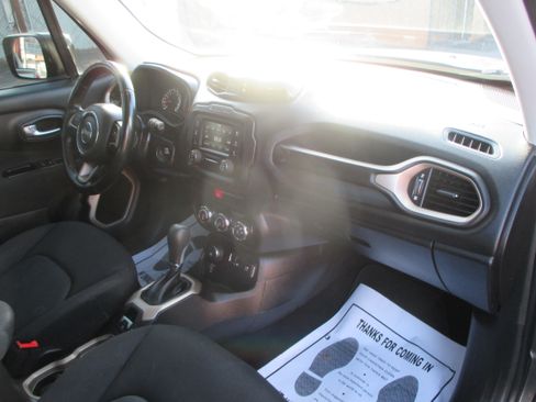 Used 2017 Jeep Renegade Latitude image 3