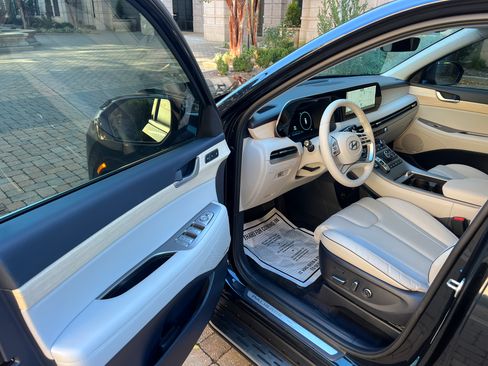 Used 2023 Hyundai Palisade Limited image 13