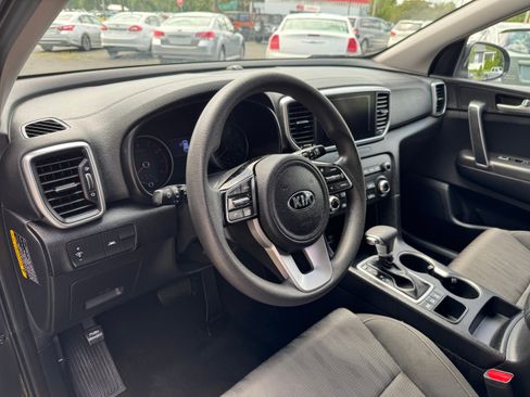 Used 2020 Kia Sportage LX image 8