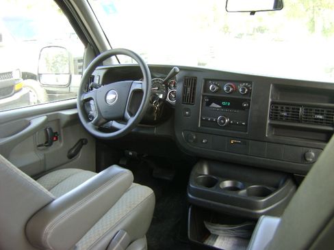 Used 2008 Chevrolet Express 1500 image 10