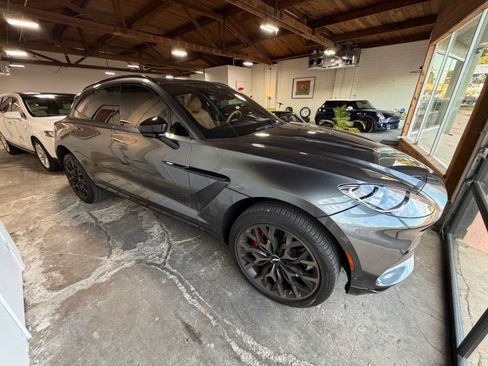 Used 2021 Aston Martin DBX AWD/4WD image 11