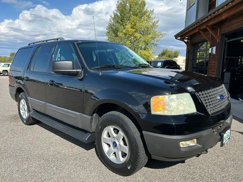 Used 2006 Ford Expedition 4WD XLT image 2