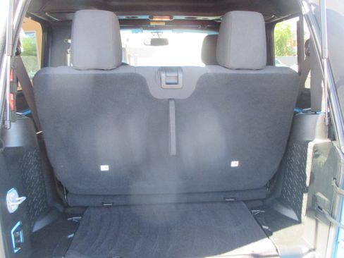 Used 2017 Jeep Wrangler 4WD Unlimited Sport S image 10