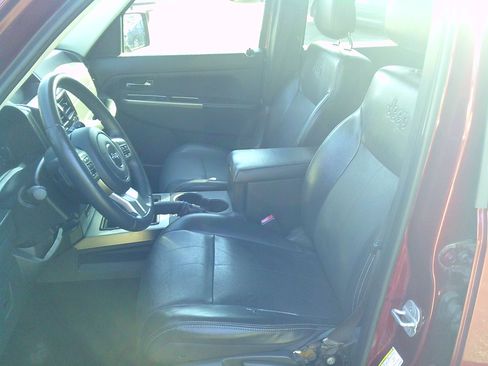 Used 2012 Jeep Liberty 4WD Limited Jet image 8