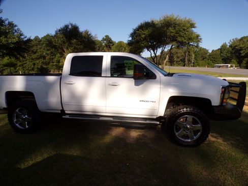 Used 2018 Chevrolet Silverado 2500 4x4 Crew Cab LT image 4