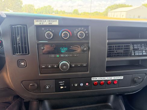 Used 2014 Chevrolet Express 2500 RWD image 11