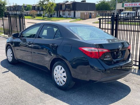 Used 2017 Toyota Corolla LE image 4
