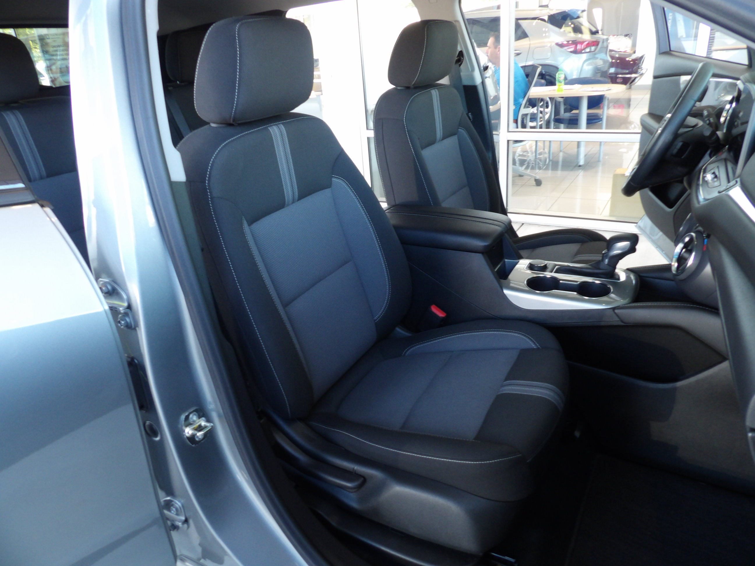 Used 2025 Chevrolet Blazer FWD LT w/ 2LT image 18