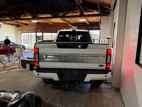 Used 2020 Ford F250 Super Duty Platinum image 17