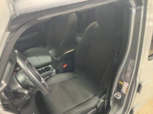 Used 2023 Jeep Gladiator Sport image 7