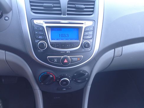 Used 2012 Hyundai Accent GLS image 15