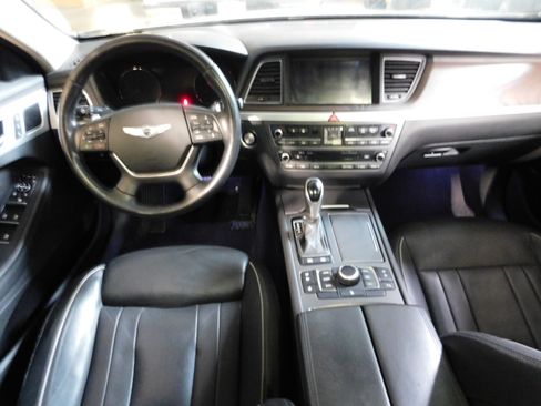 Used 2015 Hyundai Genesis 3.8 image 4