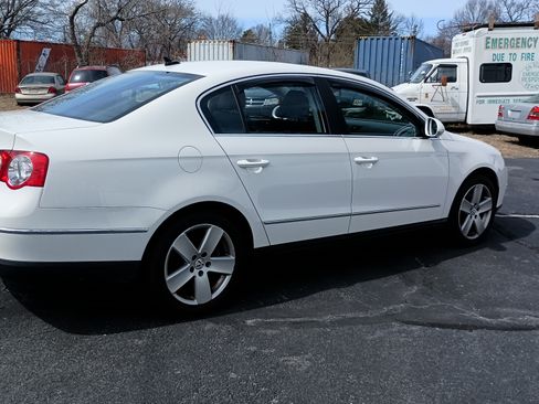 Used 2009 Volkswagen Passat 2.0T image 5