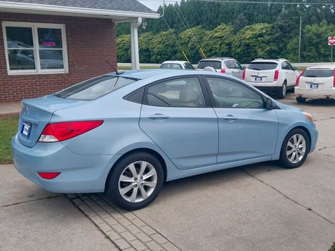 Used 2014 Hyundai Accent GLS image 8