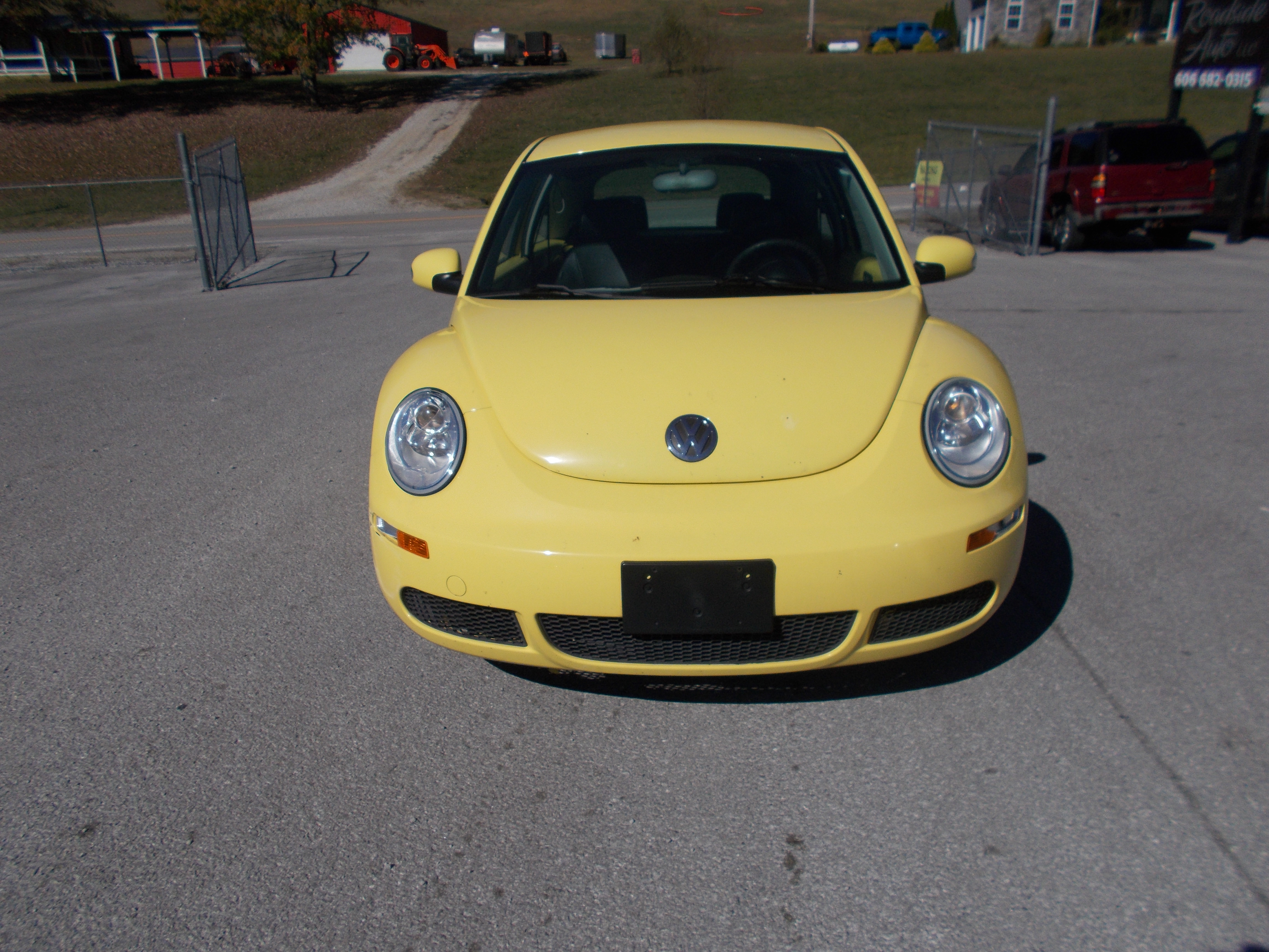Used 2010 Volkswagen Beetle Coupe FWD image 2