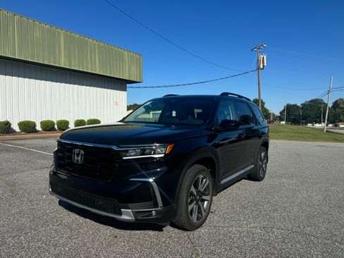 Used 2023 Honda Pilot Elite image 2
