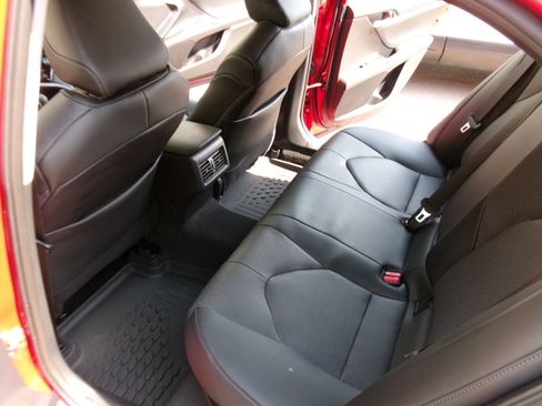 Used 2023 Toyota Camry XLE FWD image 20