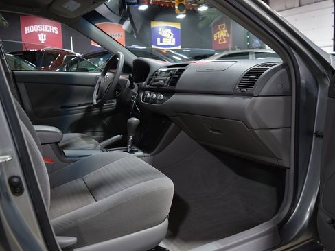 Used 2005 Toyota Camry LE image 19