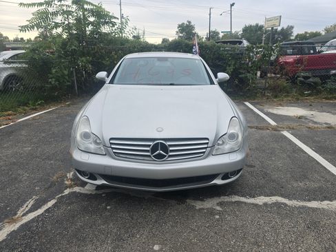 Used 2008 Mercedes-Benz CLS 550 image 2