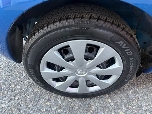 Used 2011 Toyota Yaris 2-Door Hatchback FWD image 7
