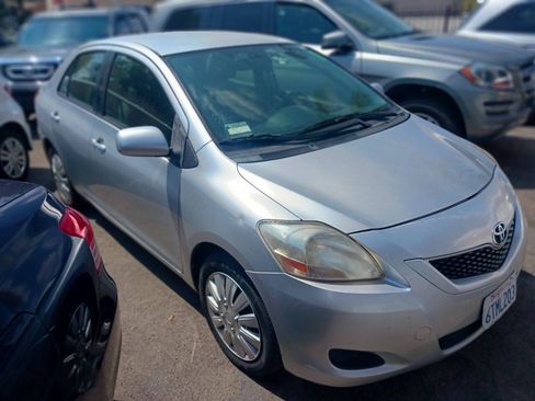 Used 2012 Toyota Yaris image 2