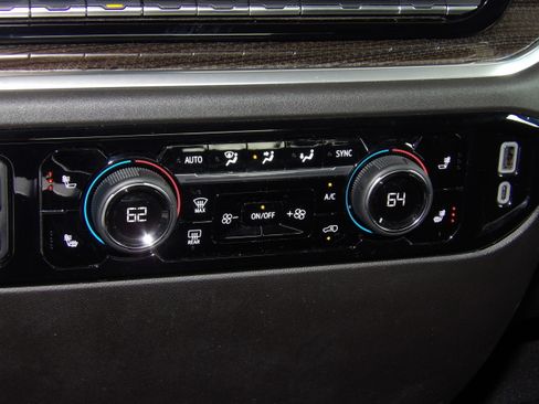 Used 2025 Chevrolet Silverado 2500 4x4 Crew Cab LT image 8