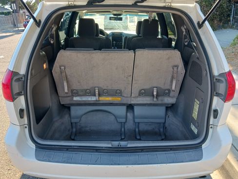 Used 2009 Toyota Sienna LE image 35