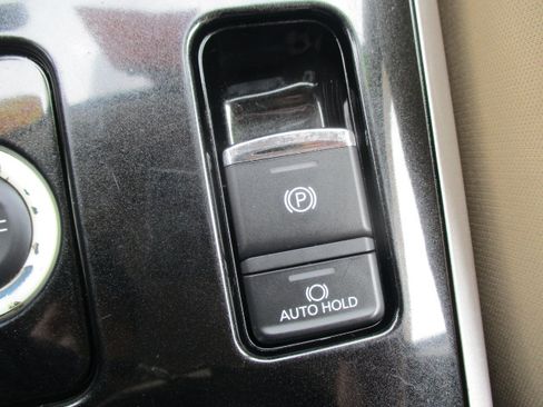 Used 2018 Mitsubishi Outlander 4WD SE image 39