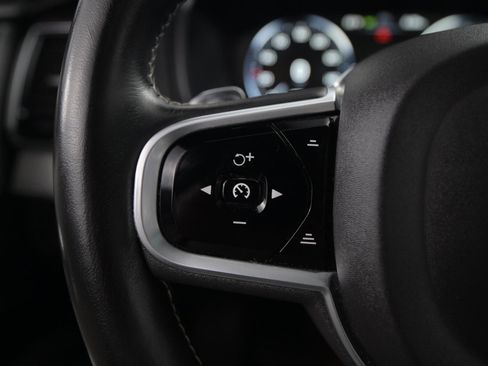 Used 2020 Volvo XC90 T6 R-Design image 40