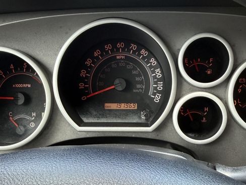 Used 2010 Toyota Tundra 4x4 CrewMax image 14