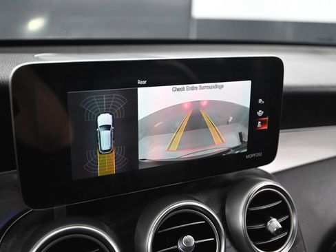 Used 2021 Mercedes-Benz GLC 300 image 27